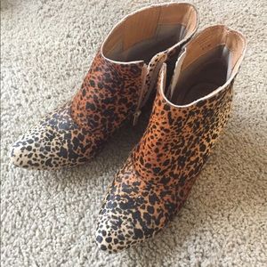 Matisse cowhide booties size 6.5